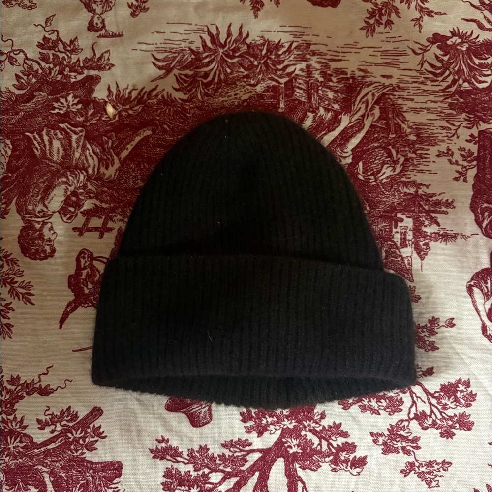 &other stories black cashmere beanie